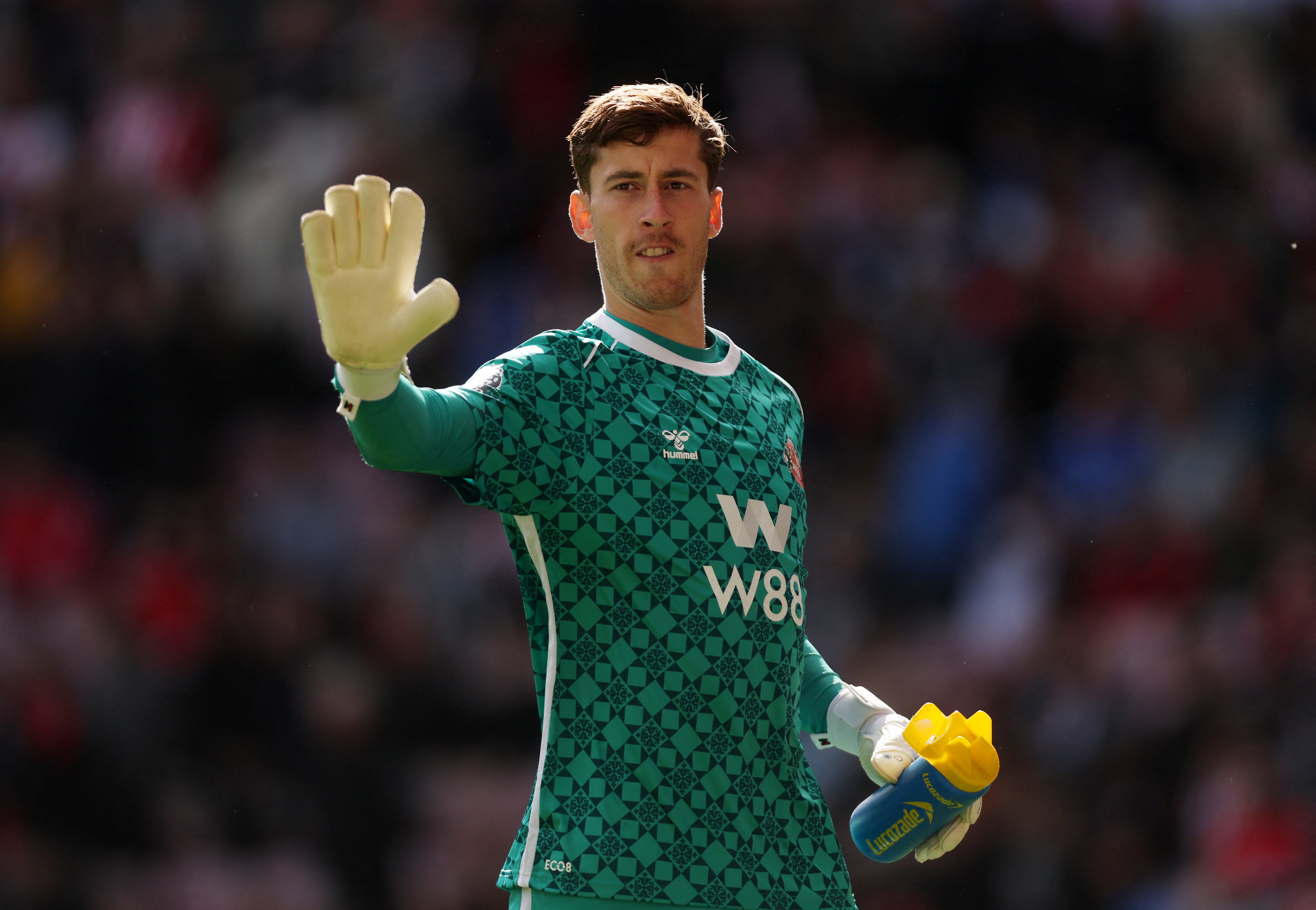 开云平台-英媒：维卡里奥可能离队，热刺有意今夏引进桑德兰门将罗夫斯