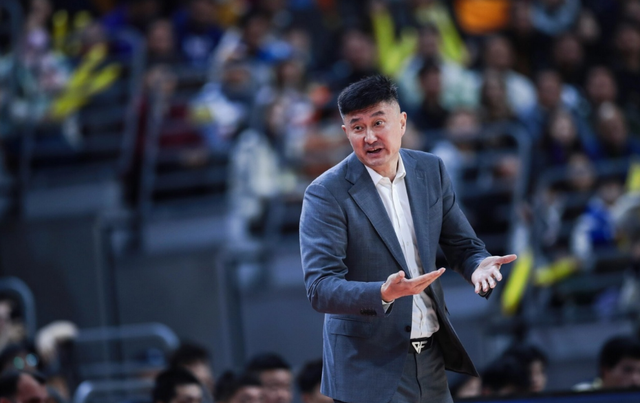 开云中国-广东宏远全力出击！主场迎战新疆男篮，杜锋拒绝输球，央视直播